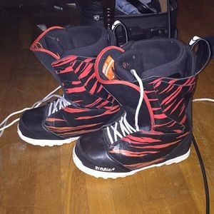 32 Lashed Snowboard Boots Size 9 Crab Grab Edition